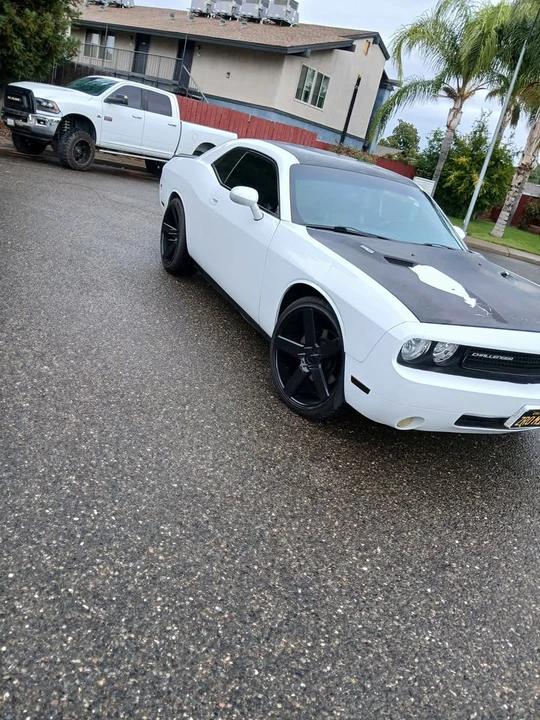 2010 Dodge Challenger 3rd Gen - Image 5 of 6