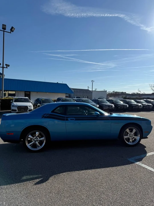 2010 Dodge Challenger 3rd Gen - Image 8 of 11