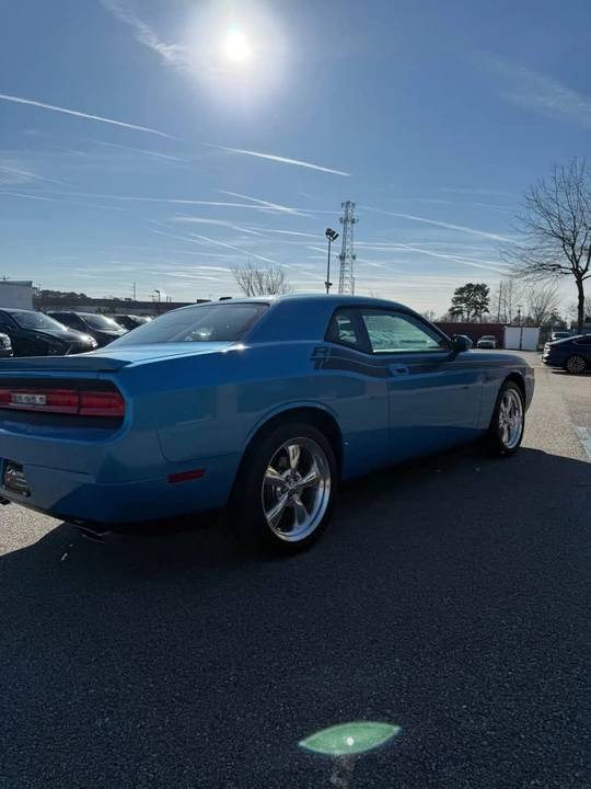 2010 Dodge Challenger 3rd Gen - Image 7 of 11