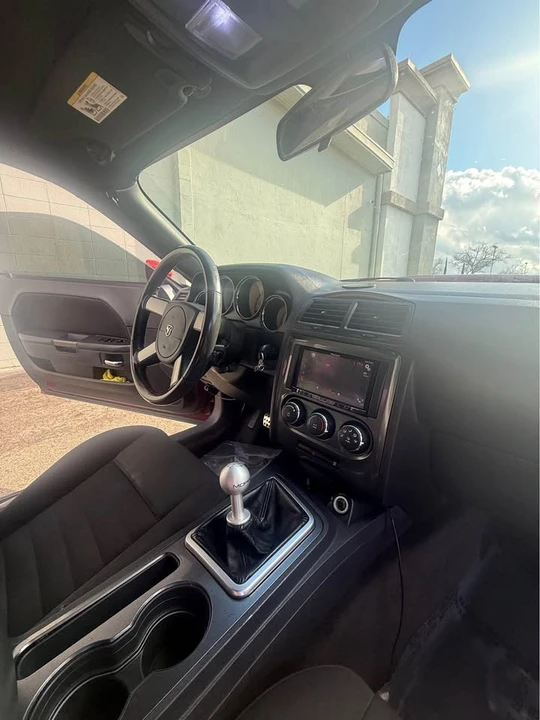 2010 Dodge Challenger 3rd Gen - Image 10 of 20