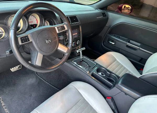 2010 Dodge Challenger 3rd Gen - Image 11 of 19