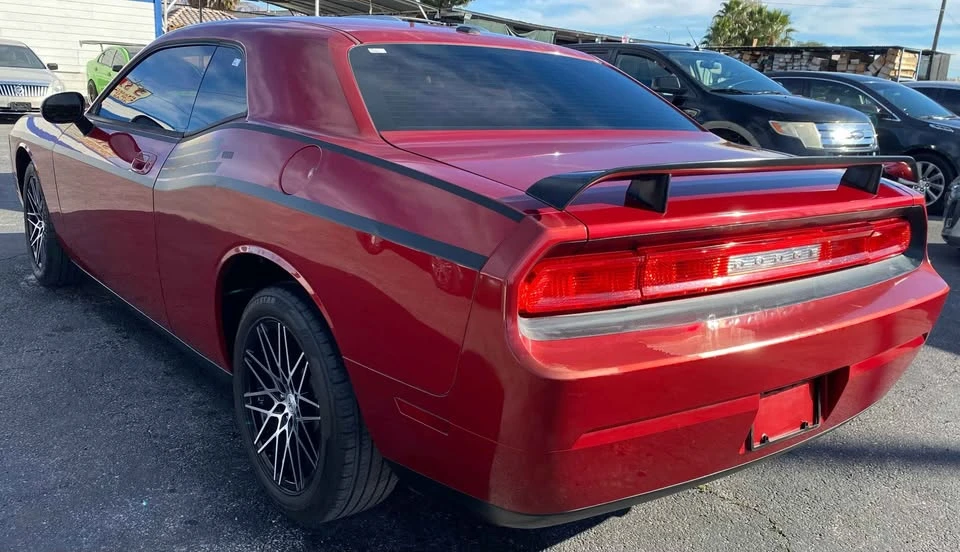 2010 Dodge Challenger 3rd Gen - Image 2 of 6