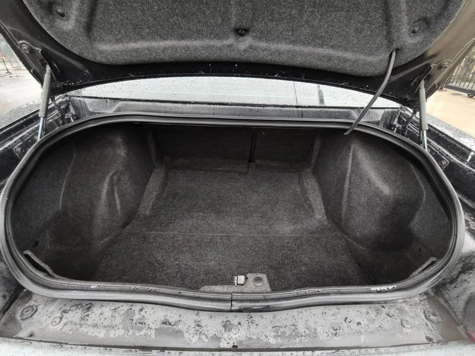 2010 Dodge Challenger 3rd Gen - Image 8 of 17