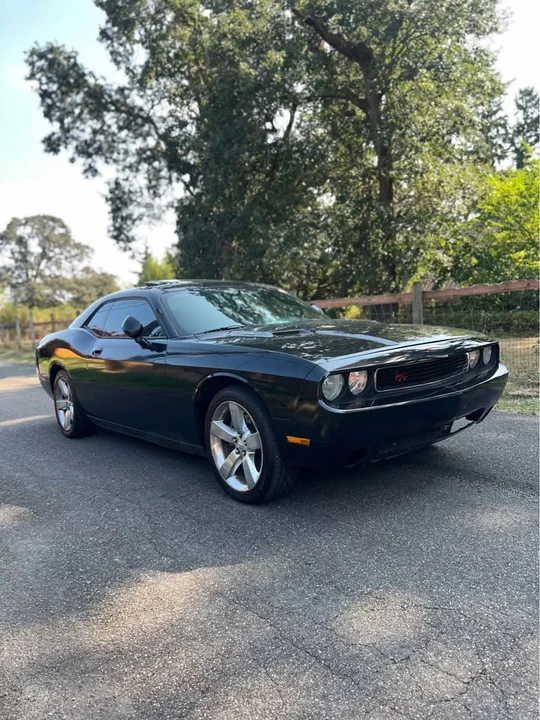 2010 Dodge Challenger 3rd Gen - Image 2 of 10