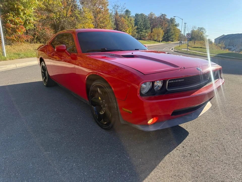 2010 Dodge Challenger 3rd Gen - Image 5 of 10