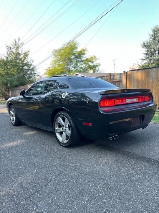 2010 Dodge Challenger 3rd Gen - Image 4 of 10