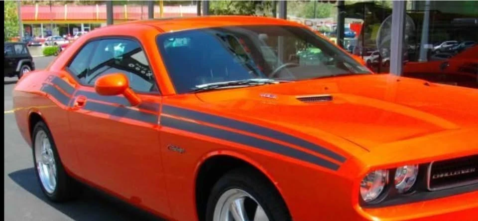 2010 Dodge Challenger 3rd Gen - Image 2 of 2