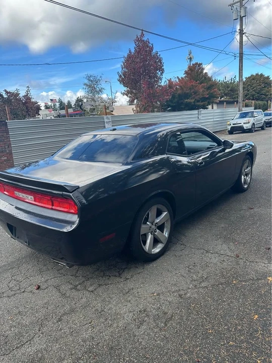 2010 Dodge Challenger 3rd Gen - Image 3 of 17