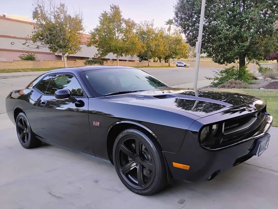 2010 Dodge Challenger 3rd Gen - Image 2 of 7