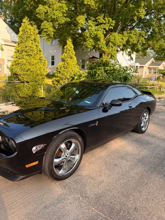 2010 Dodge Challenger 3rd Gen - Image 5 of 8
