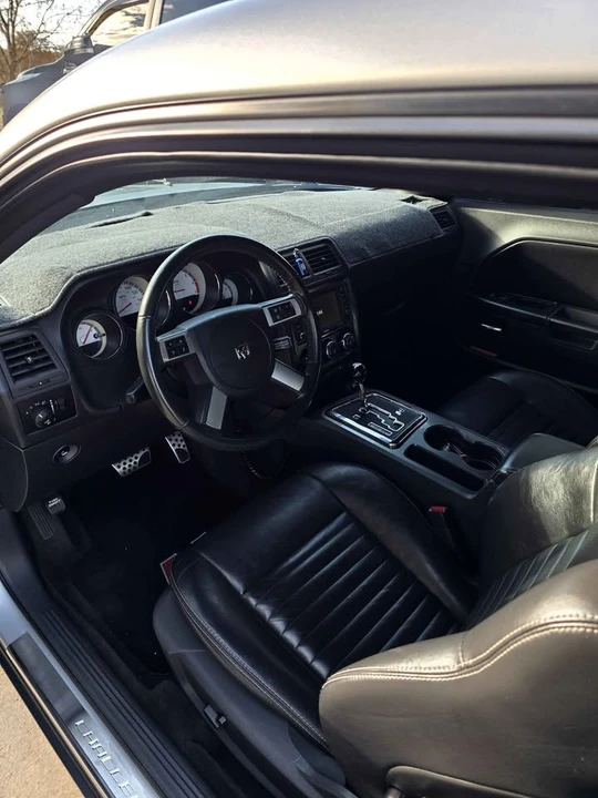 2010 Dodge Challenger 3rd Gen - Image 4 of 19
