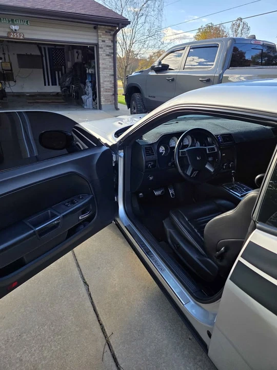 2010 Dodge Challenger 3rd Gen - Image 5 of 19