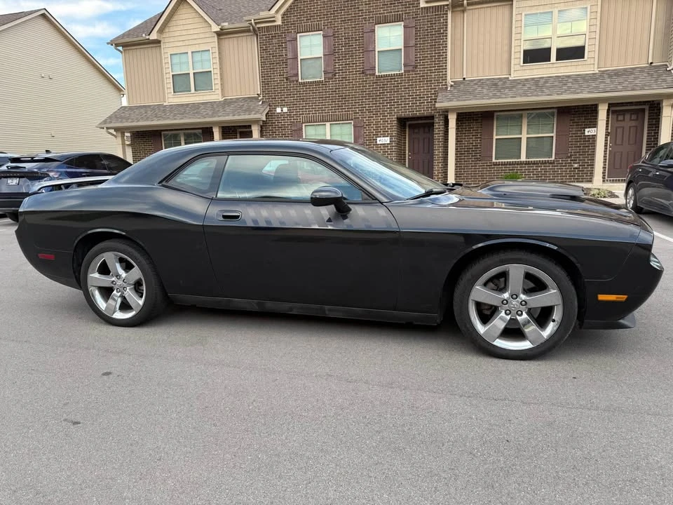 2010 Dodge Challenger 3rd Gen - Image 3 of 9