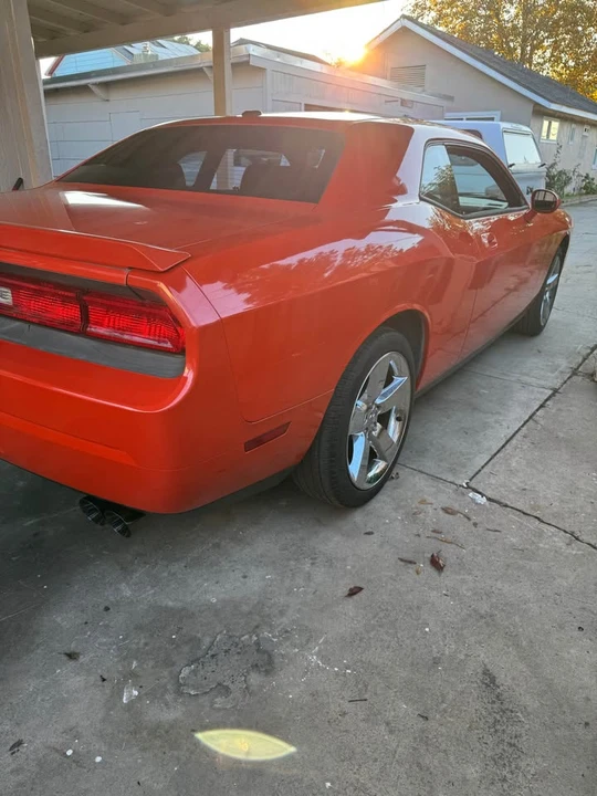 2010 Dodge Challenger 3rd Gen - Image 2 of 9