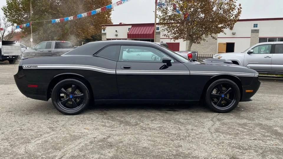 2010 Dodge Challenger 3rd Gen - Image 2 of 15
