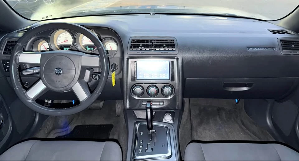2010 Dodge Challenger 3rd Gen - Image 13 of 16