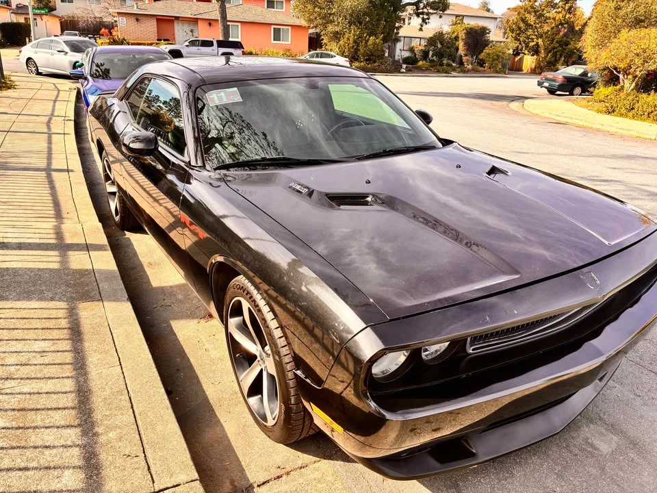 2010 Dodge Challenger 3rd Gen - Image 9 of 15