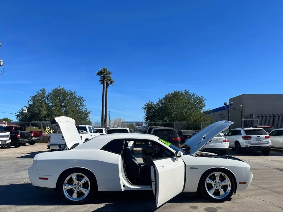 2010 Dodge Challenger 3rd Gen - Image 5 of 14