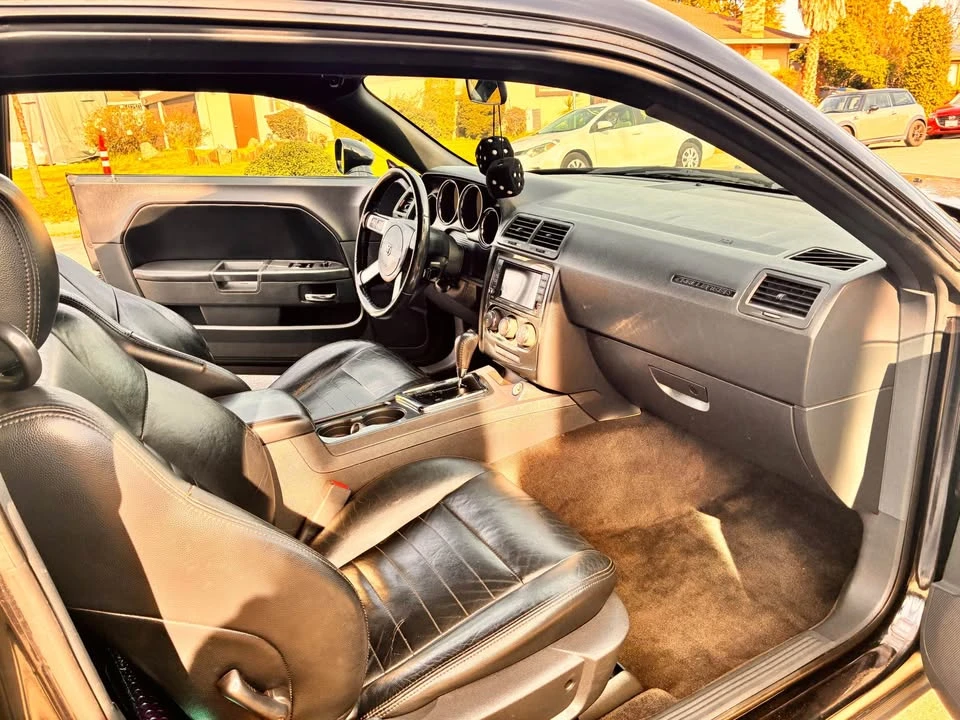 2010 Dodge Challenger 3rd Gen - Image 7 of 15
