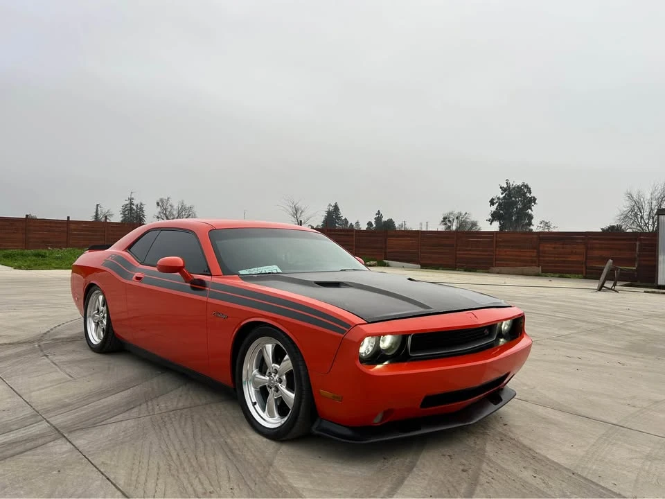 2010 Dodge Challenger 3rd Gen - Image 2 of 9