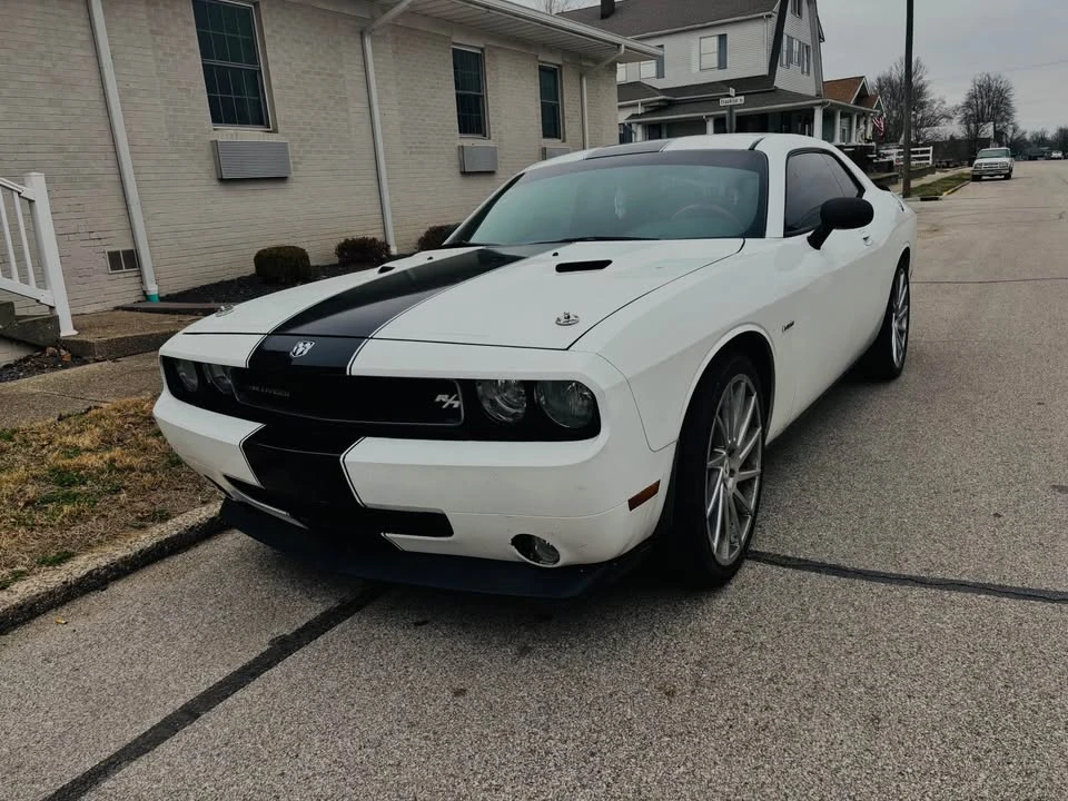 2010 Dodge Challenger 3rd Gen - Image 2 of 4