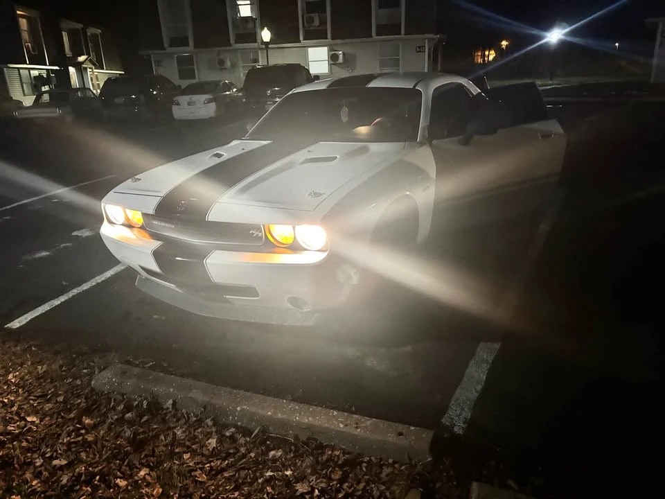 2010 Dodge Challenger 3rd Gen - Image 3 of 4