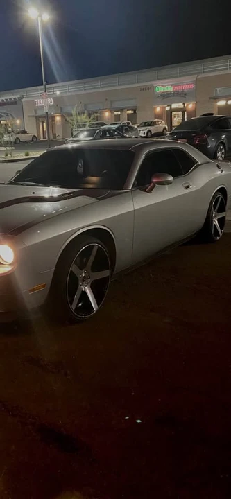 2010 Dodge Challenger 3rd Gen - Image 2 of 7