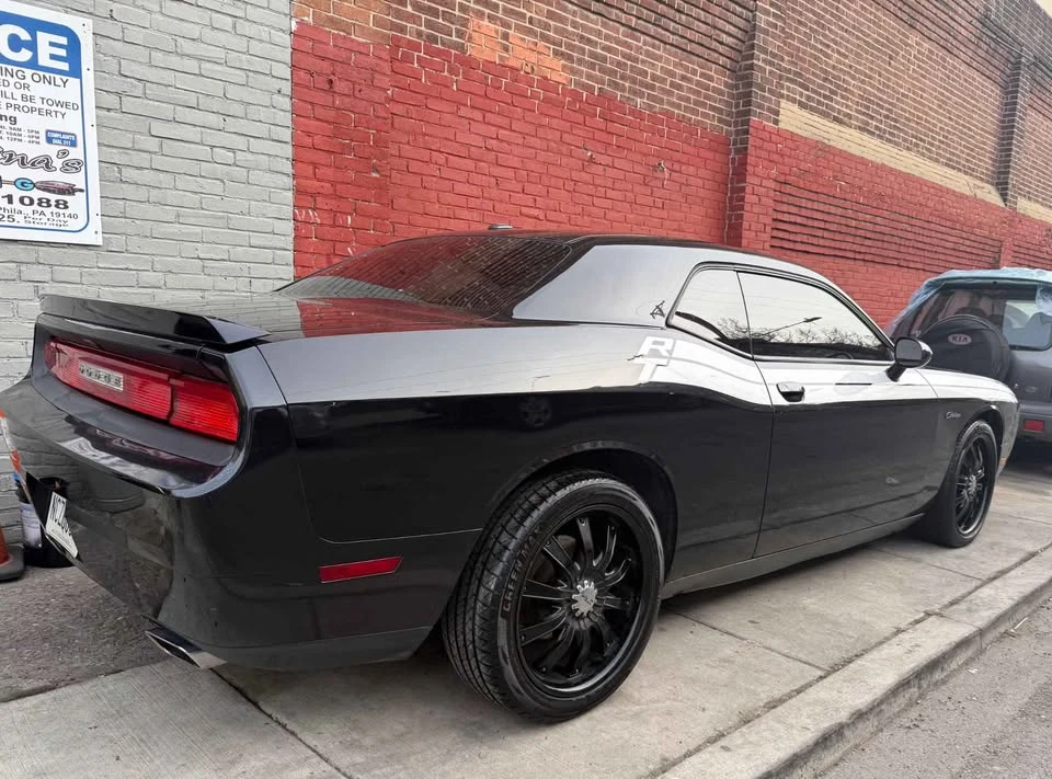2010 Dodge Challenger 3rd Gen - Image 3 of 8