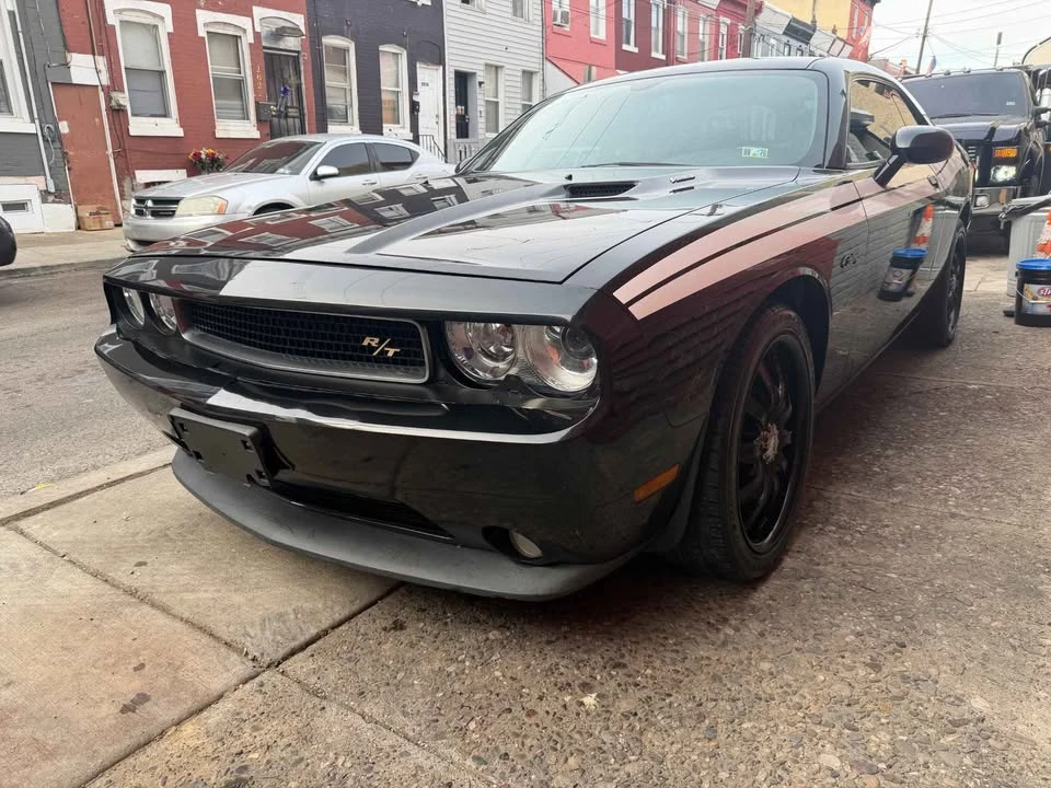 2010 Dodge Challenger 3rd Gen - Image 2 of 8