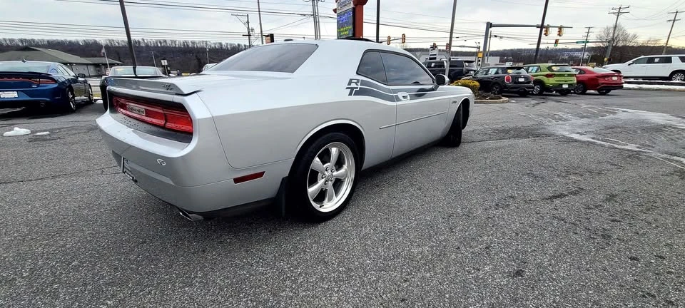 2010 Dodge Challenger 3rd Gen - Image 7 of 9