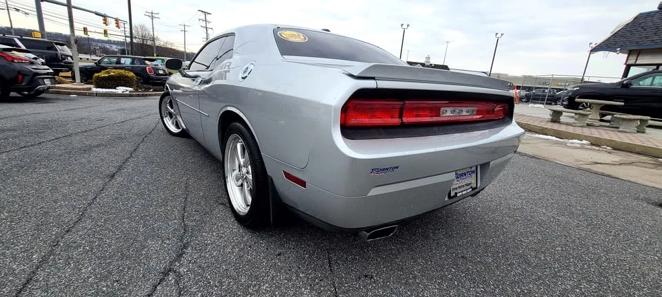 2010 Dodge Challenger 3rd Gen - Image 5 of 9
