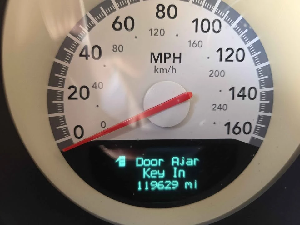 2010 Dodge Challenger 3rd Gen - Image 6 of 11