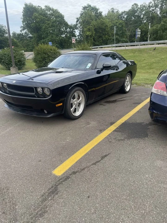 2010 Dodge Challenger 3rd Gen - Image 2 of 4
