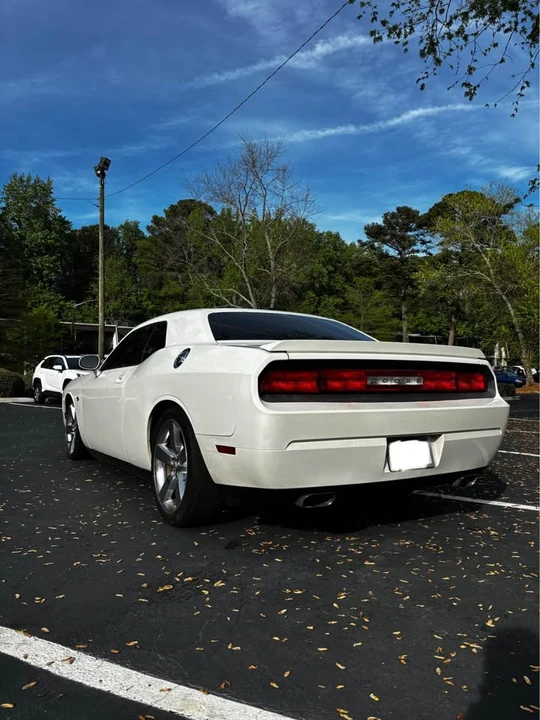 2010 Dodge Challenger 3rd Gen - Image 5 of 11
