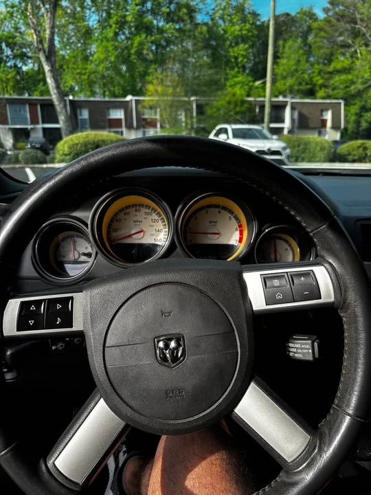 2010 Dodge Challenger 3rd Gen - Image 8 of 11
