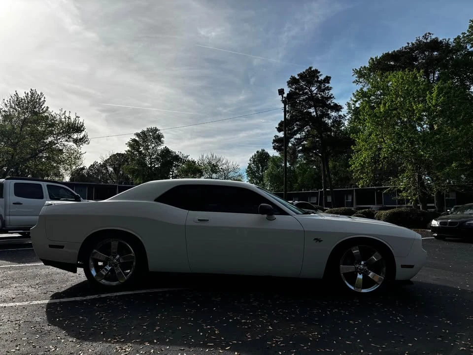 2010 Dodge Challenger 3rd Gen - Image 4 of 11