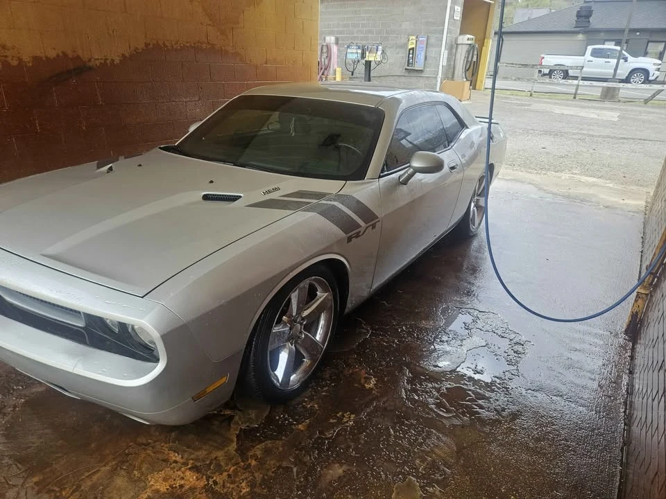2010 Dodge Challenger 3rd Gen - Image 6 of 9
