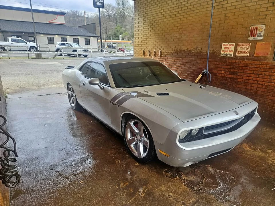 2010 Dodge Challenger 3rd Gen - Image 2 of 9