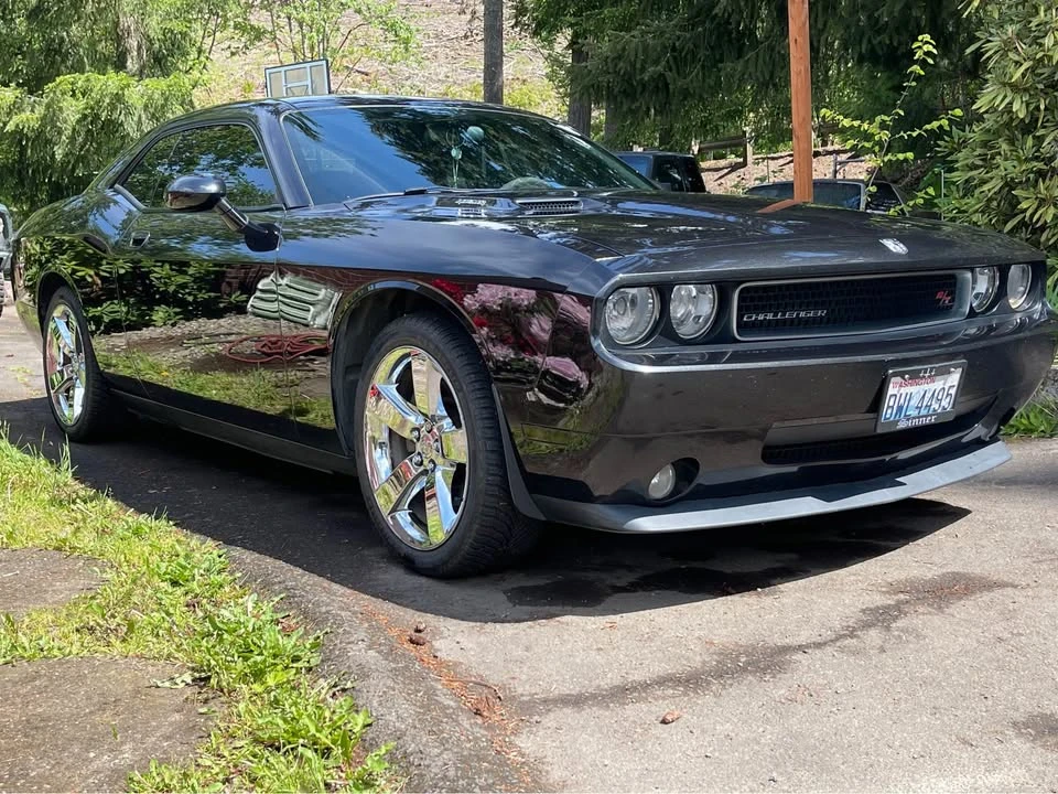 2010 Dodge Challenger 3rd Gen - Image 2 of 8