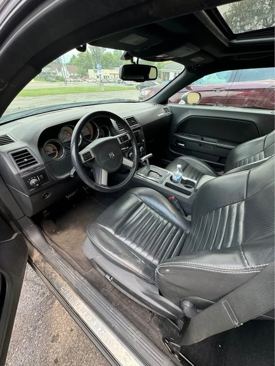 2010 Dodge Challenger 3rd Gen - Image 5 of 8