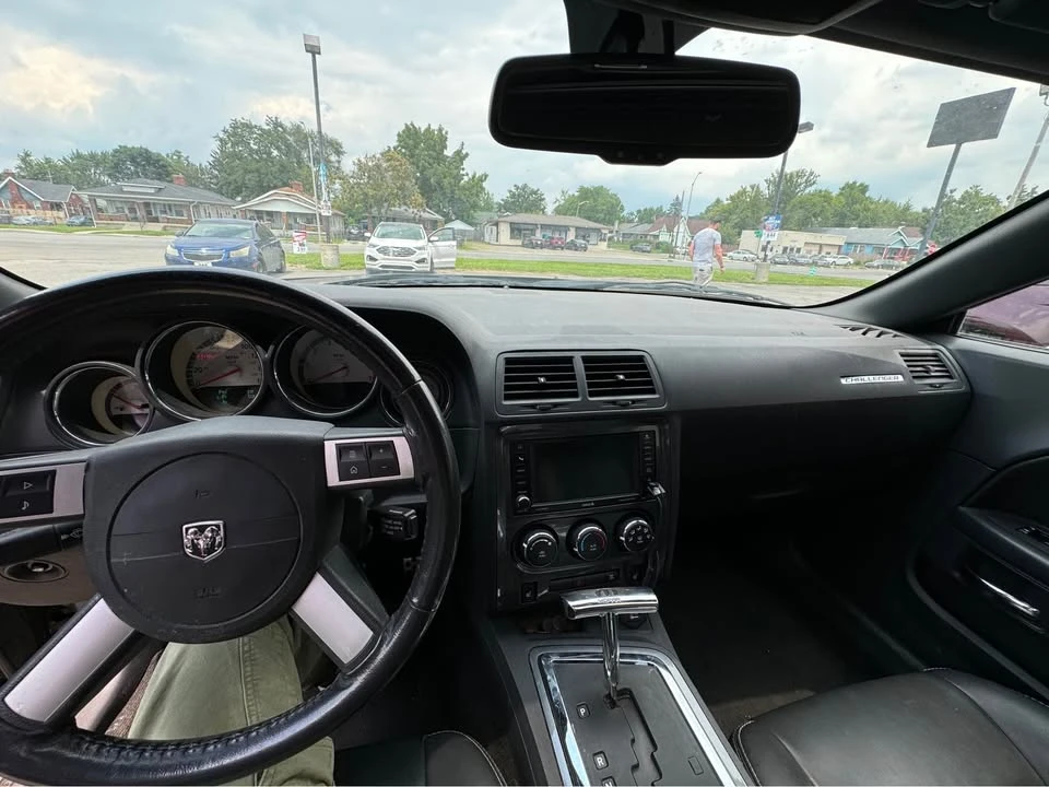 2010 Dodge Challenger 3rd Gen - Image 6 of 8