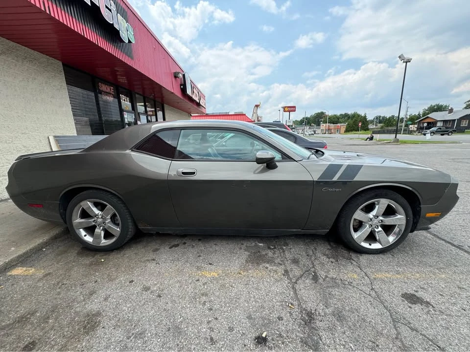 2010 Dodge Challenger 3rd Gen - Image 3 of 8