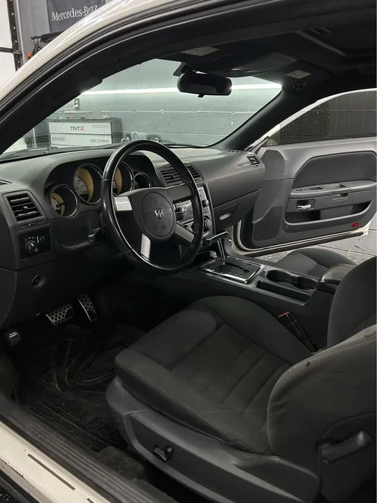 2010 Dodge Challenger 3rd Gen - Image 6 of 9