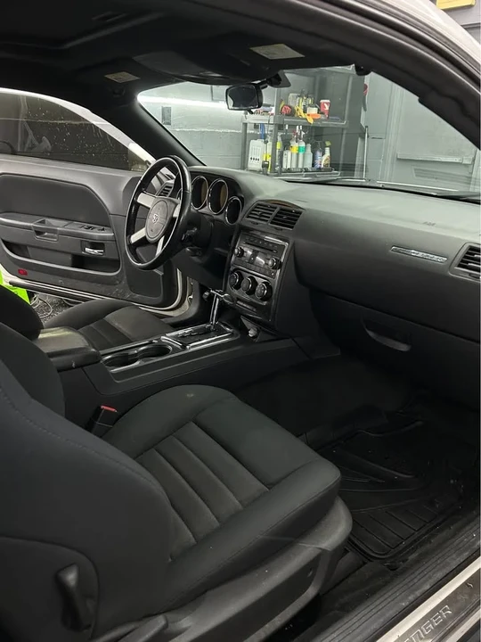 2010 Dodge Challenger 3rd Gen - Image 7 of 9