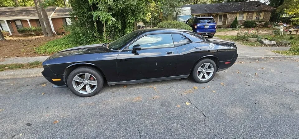 2010 Dodge Challenger 3rd Gen - Image 7 of 9