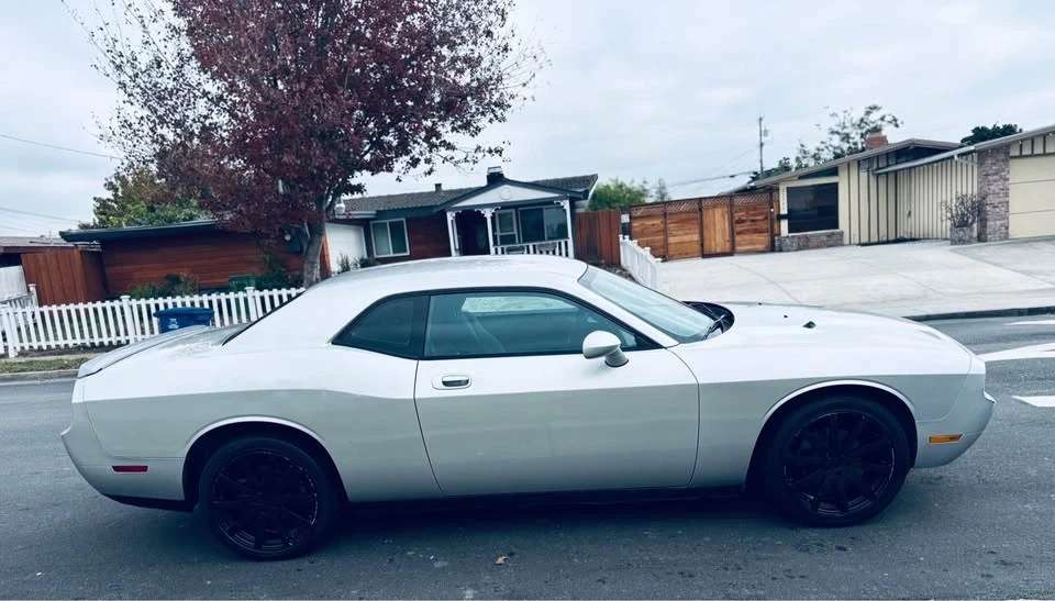 2010 Dodge Challenger 3rd Gen - Image 14 of 15