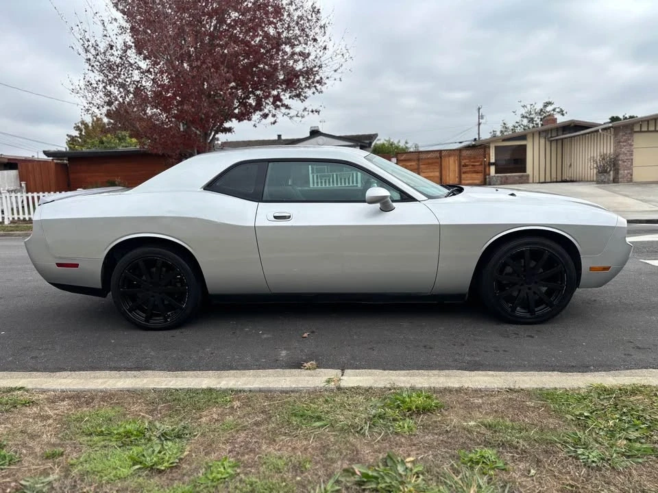 2010 Dodge Challenger 3rd Gen - Image 13 of 15