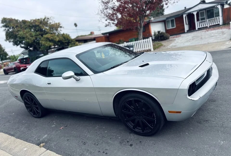 2010 Dodge Challenger 3rd Gen - Image 11 of 15