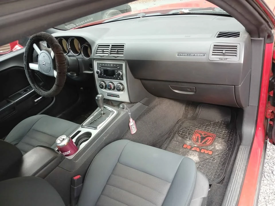 2010 Dodge Challenger 3rd Gen - Image 4 of 6