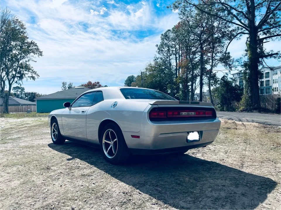 2010 Dodge Challenger 3rd Gen - Image 5 of 12